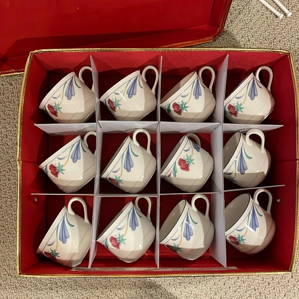Set of 12, Lenox Poppies on blue, Flat Cup & Saucer